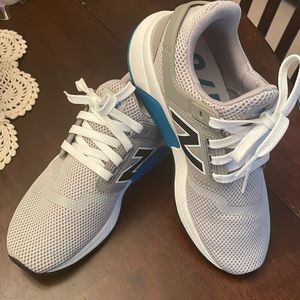Perfect condition - New Balance 247 Youth 4